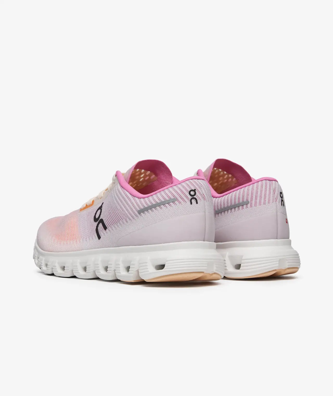 On
Cloud 6 Push Trainers